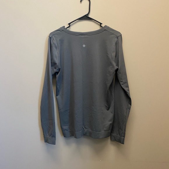 Lululemon Swiflty Tech (Breeze) *Relaxed Fit -Grey Sage - Picture 4 of 6